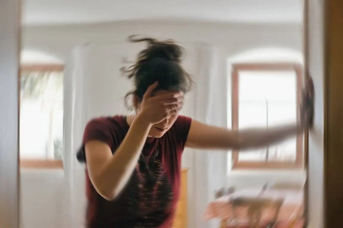 A woman experiencing spinning sensation called vertigo. She found best vertigo treatment at RASYA Clinic.